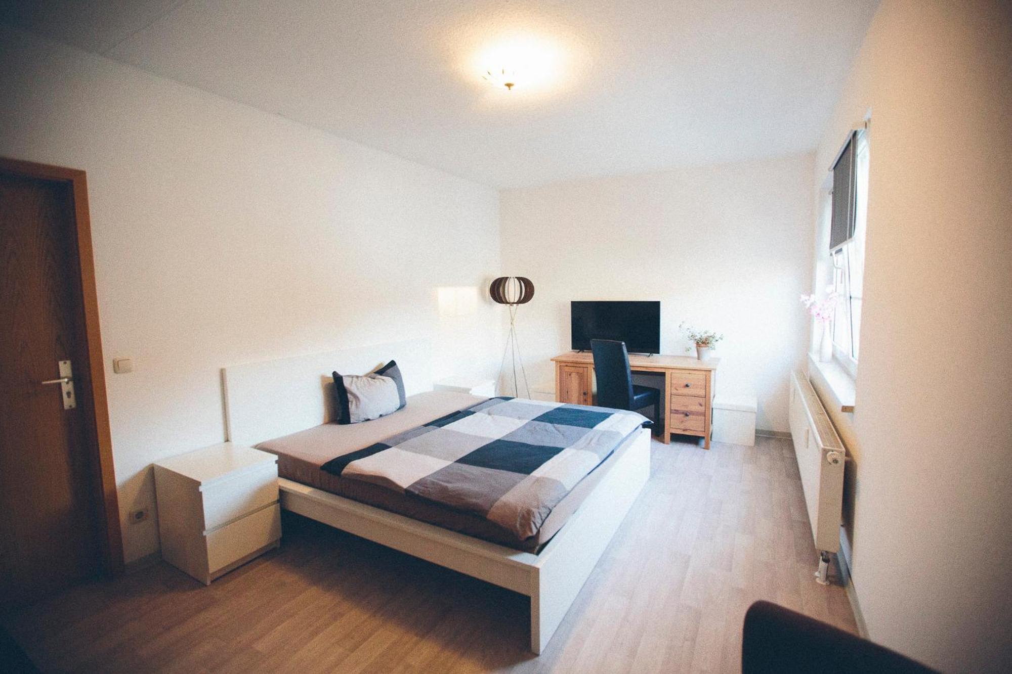 Grosse & Voll Ausgestattete Apartments, Studios, Doppelzimmer, Workspace, Parkplatz, Netflix, Prime & Schnelles Wifi In Ruhiger Lage Mit Garten Rudolstadt Εξωτερικό φωτογραφία