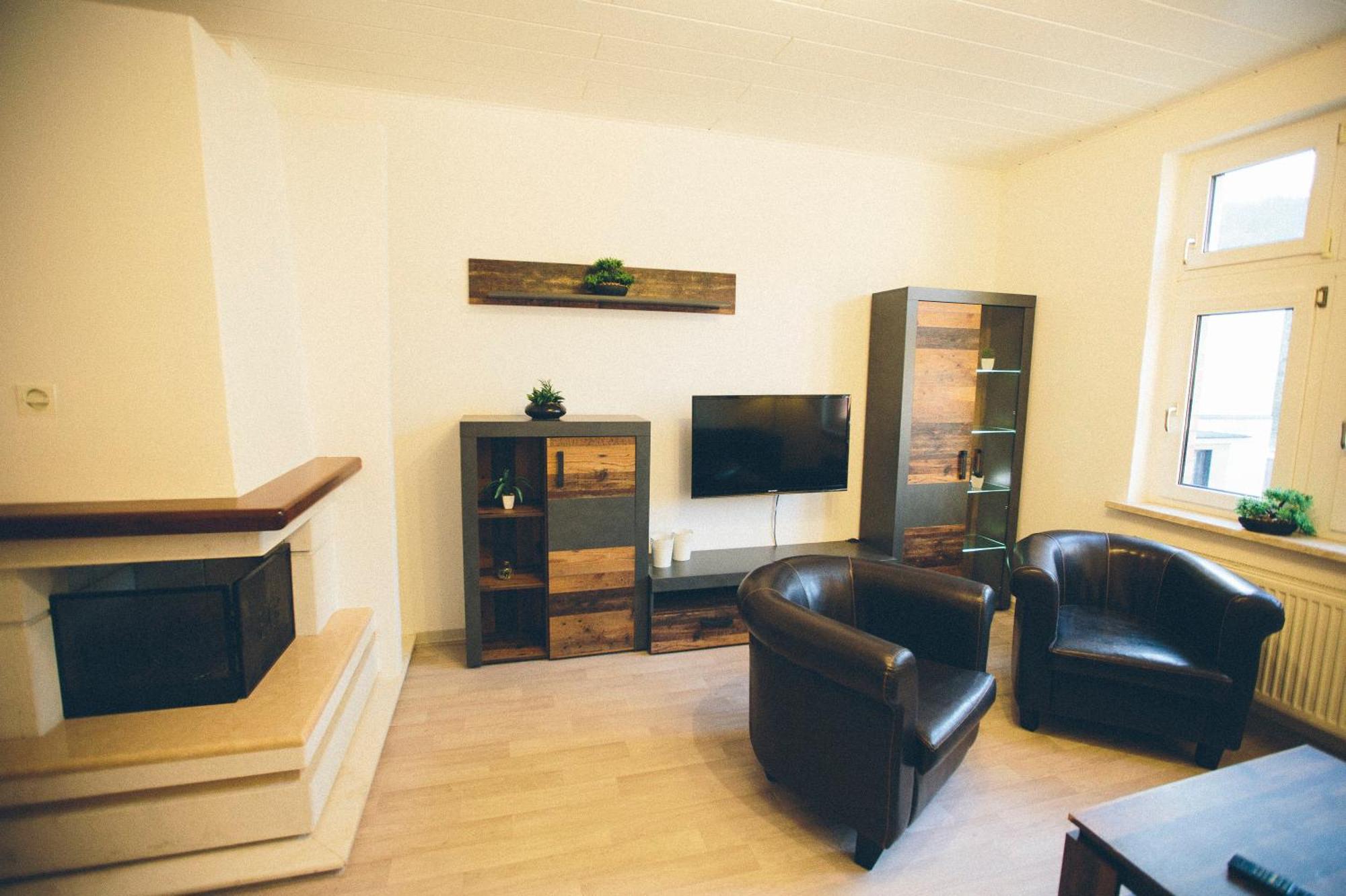 Grosse & Voll Ausgestattete Apartments, Studios, Doppelzimmer, Workspace, Parkplatz, Netflix, Prime & Schnelles Wifi In Ruhiger Lage Mit Garten Rudolstadt Δωμάτιο φωτογραφία