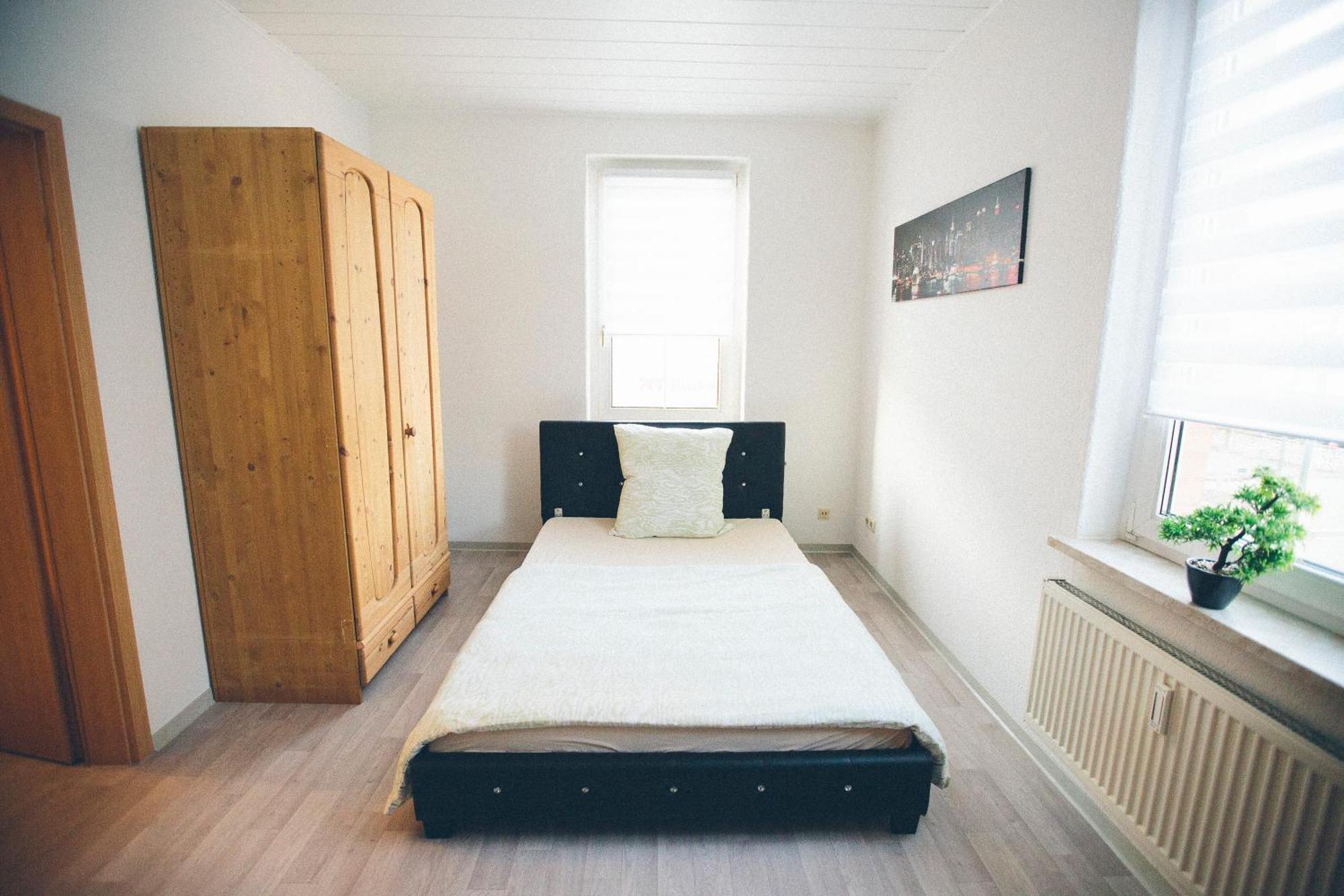Grosse & Voll Ausgestattete Apartments, Studios, Doppelzimmer, Workspace, Parkplatz, Netflix, Prime & Schnelles Wifi In Ruhiger Lage Mit Garten Rudolstadt Δωμάτιο φωτογραφία