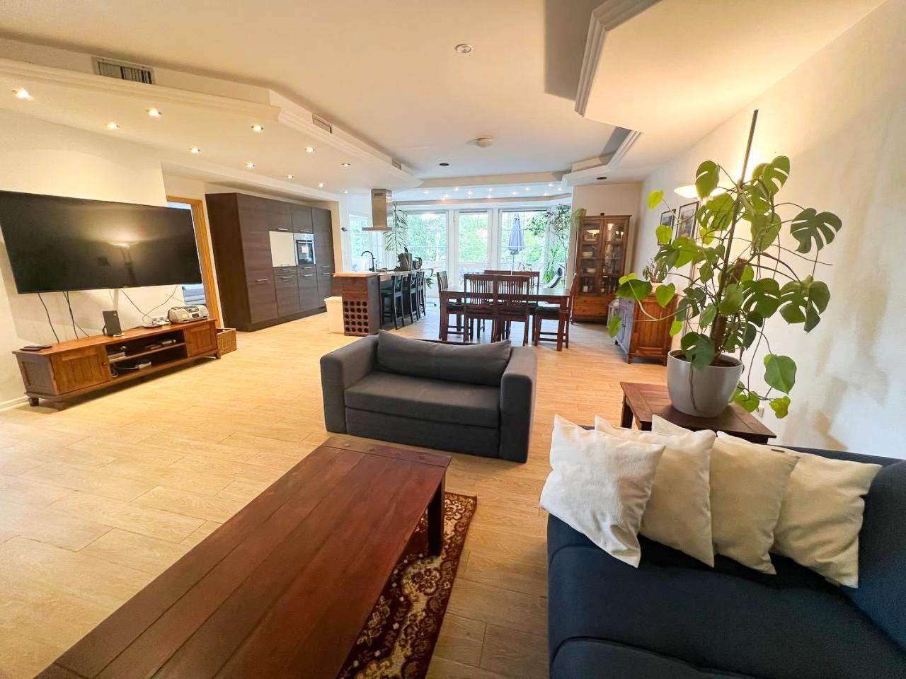 Grosse & Voll Ausgestattete Apartments, Studios, Doppelzimmer, Workspace, Parkplatz, Netflix, Prime & Schnelles Wifi In Ruhiger Lage Mit Garten Rudolstadt Εξωτερικό φωτογραφία