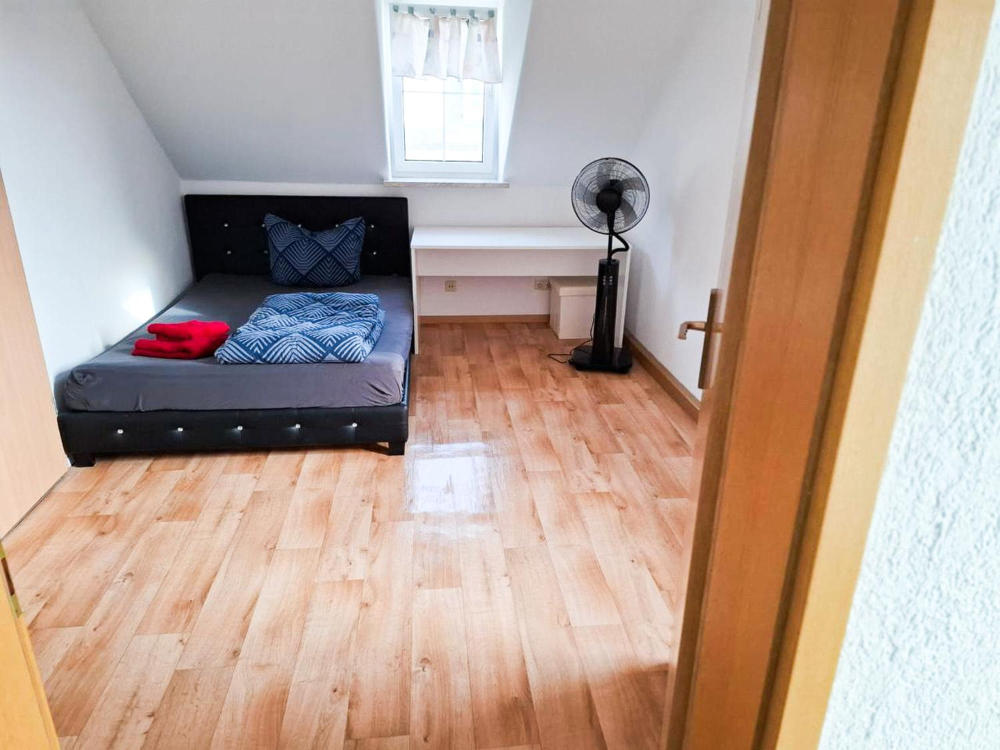 Grosse & Voll Ausgestattete Apartments, Studios, Doppelzimmer, Workspace, Parkplatz, Netflix, Prime & Schnelles Wifi In Ruhiger Lage Mit Garten Rudolstadt Δωμάτιο φωτογραφία